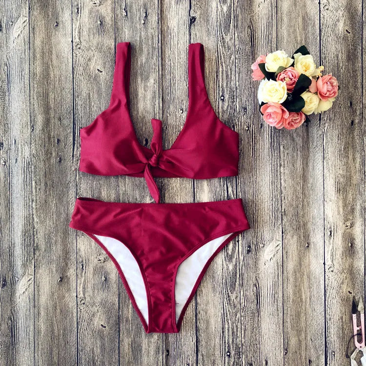 Solid colour bikini set in polyester fabric on a white background.