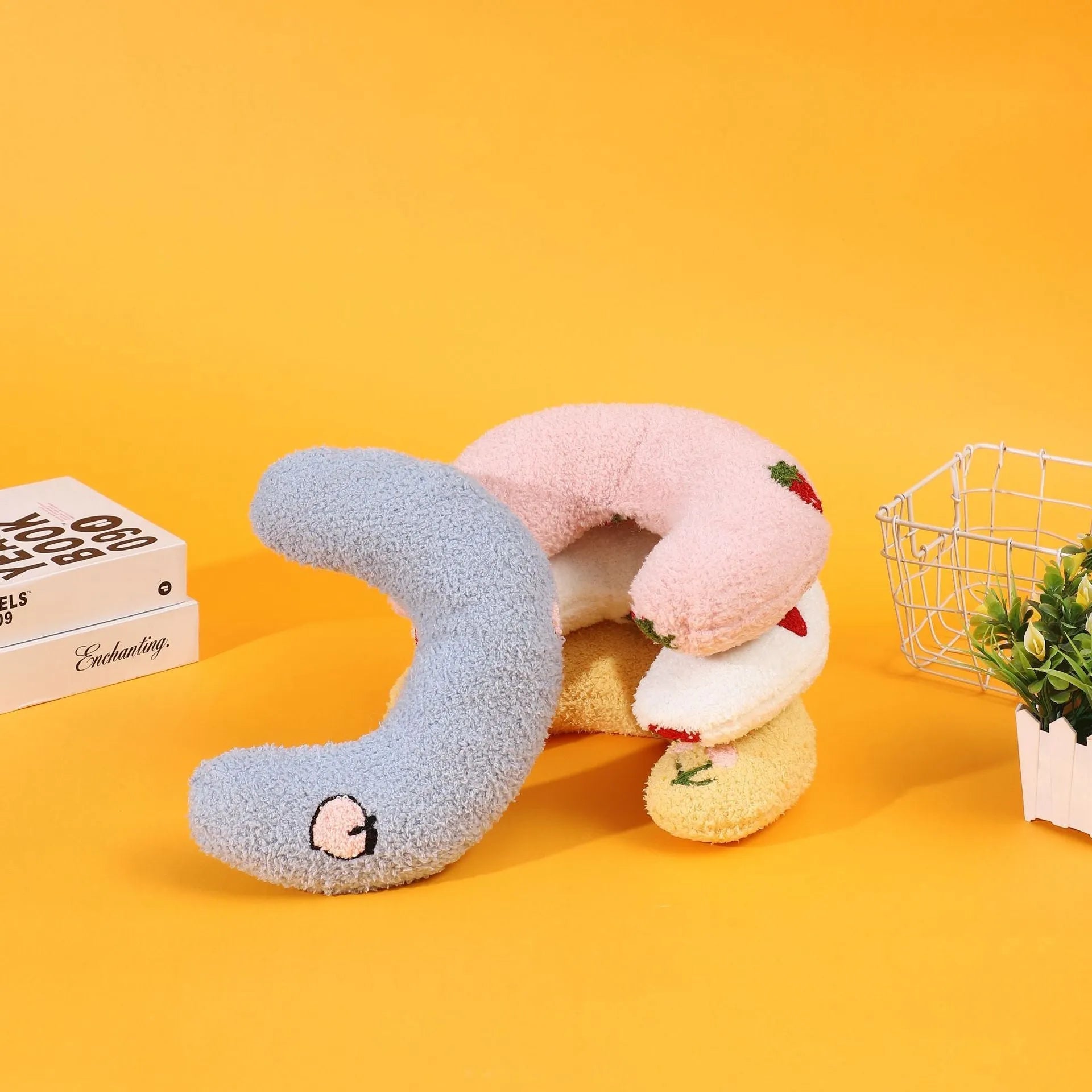 Cartoon U-shaped half moon pillow for cats in blue pink white yellow colour options