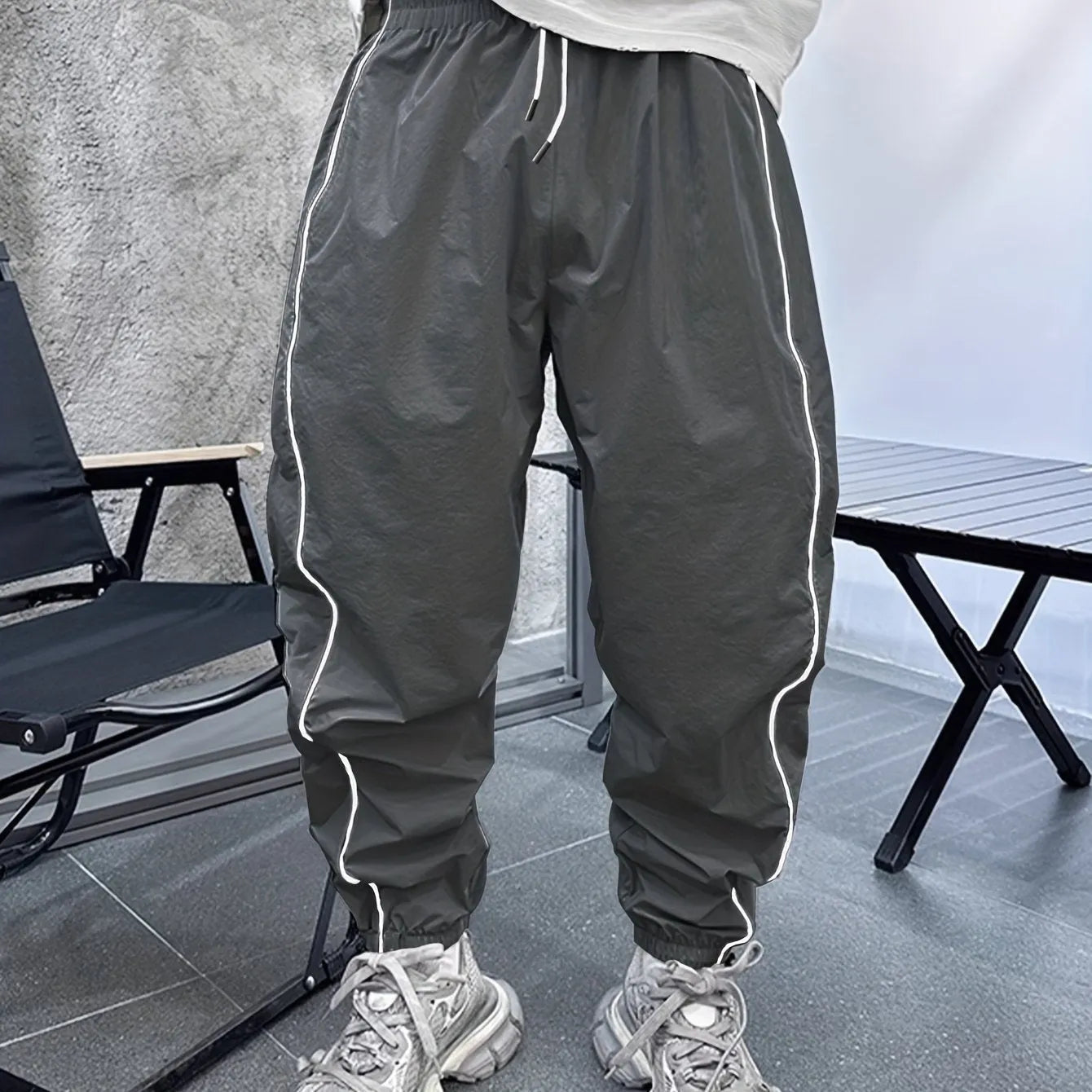 Men's loose fit cropped sports trousers in bamboo fibre, shown in Army Green colour.
