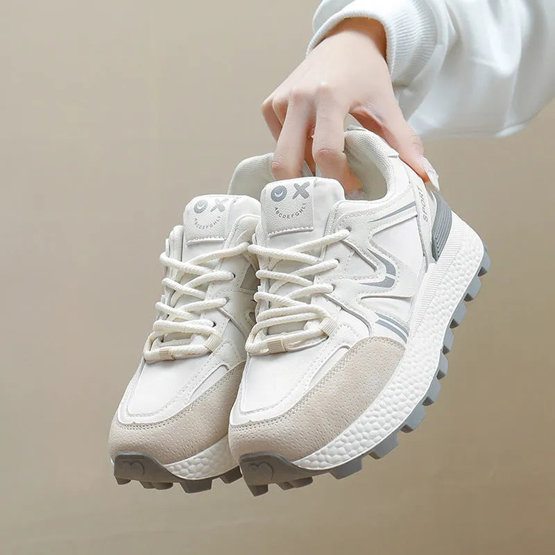 Women's black platform sports casual shoes with lace-up front and round toe.