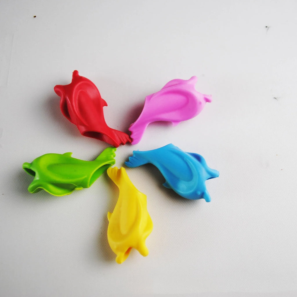 Eight blue pen refills with 0.5mm tips and 130mm body length in plastic packaging
