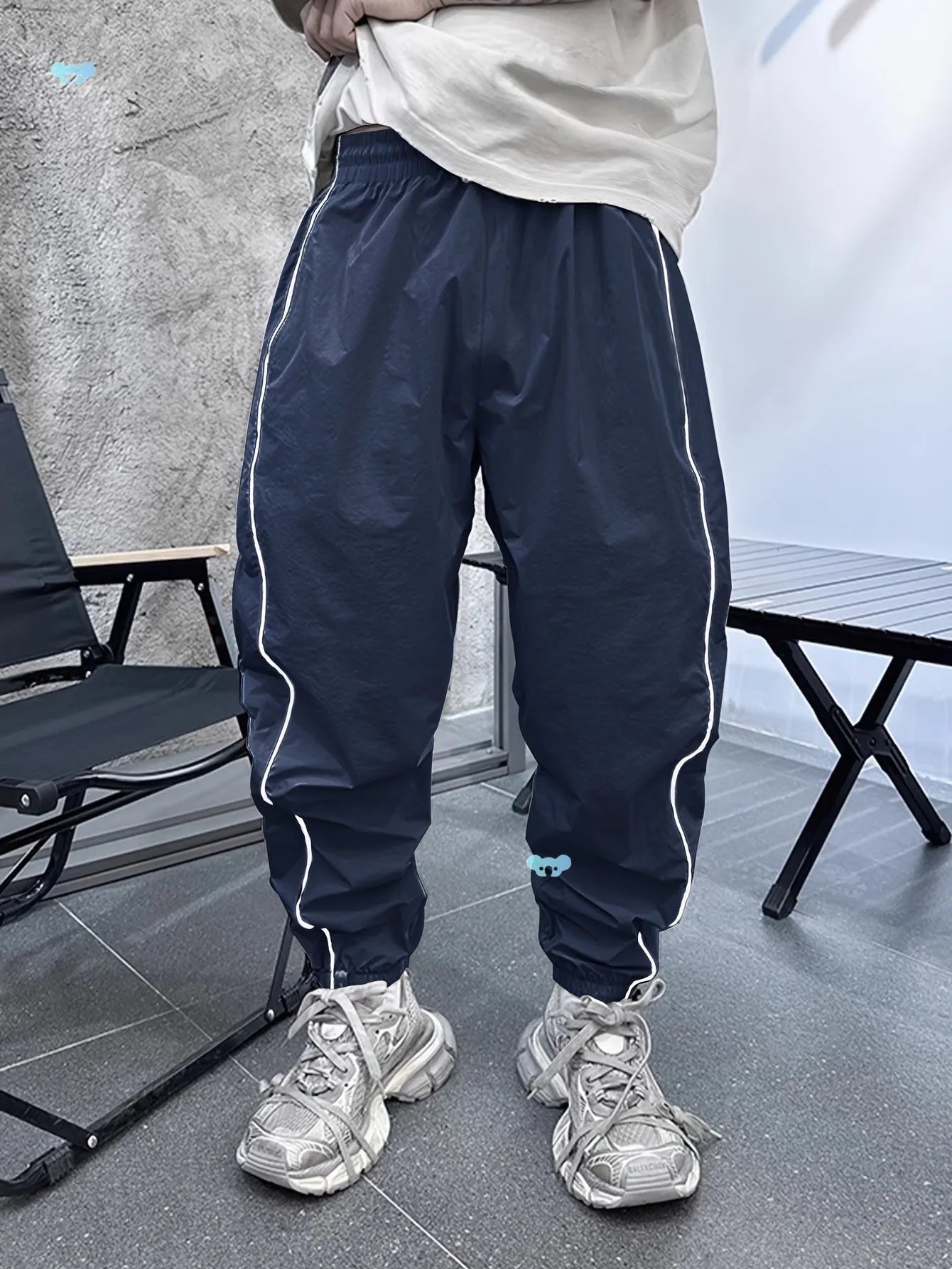 Men's loose fit cropped sports trousers in bamboo fibre, shown in Army Green colour.