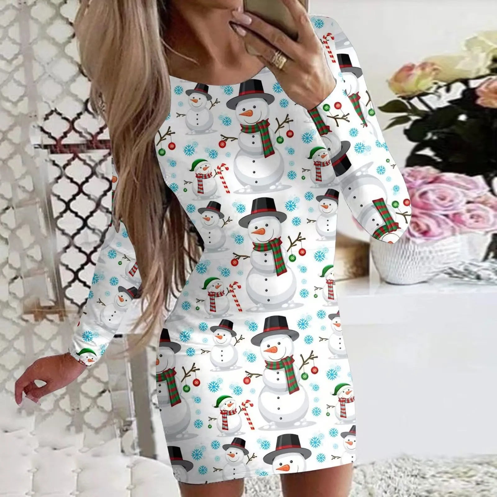 Women's tight-fitting Christmas dress with animal print and long sleeves in a floral colour.