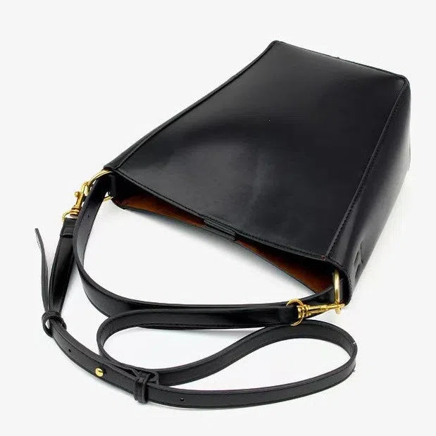 Urban minimalist crossbody shoulder bag in bucket style, PU material, solid colour, three-dimensional outer pocket, available in black, army green, and wine red