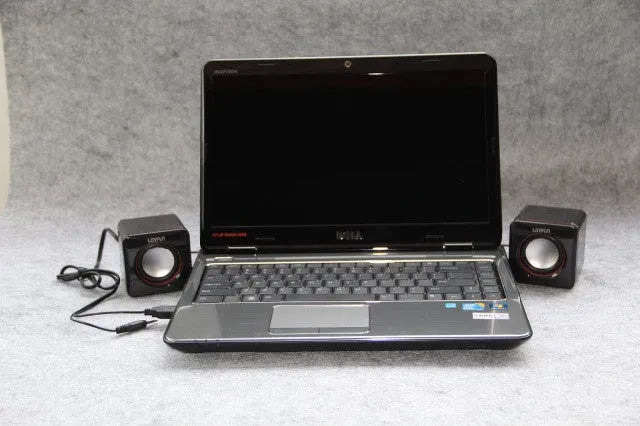 Black square USB-powered 2.0 computer speaker for desktop computers