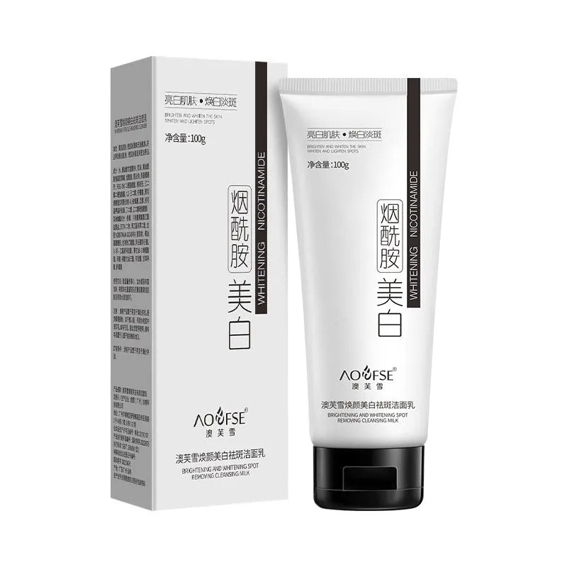 White bottle of whitening freckle removing facial cleanser, 100ml net content.