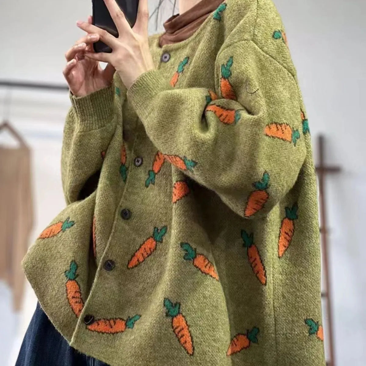 Women's loose fit cardigan sweater with Mori artistic printing colour contrast design