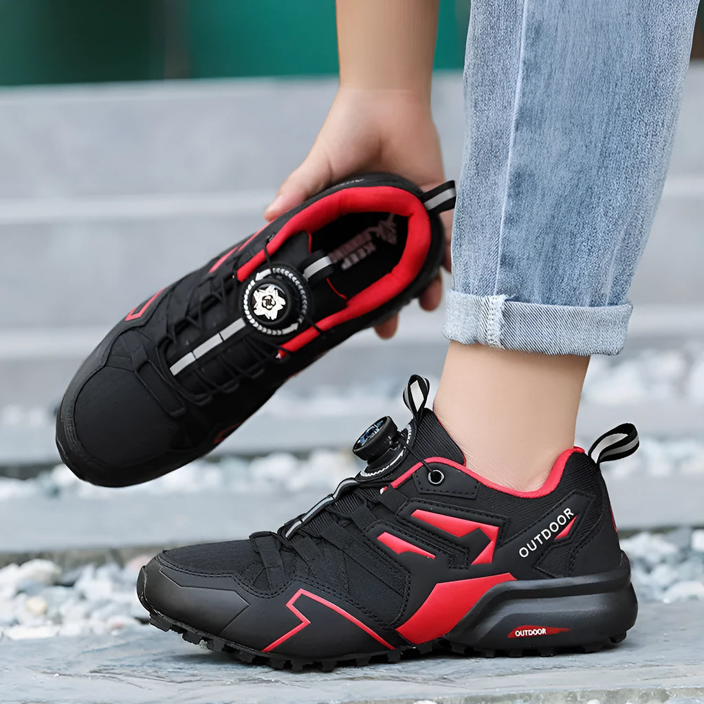 Men's lightweight hiking shoes with elastic band closure in synthetic leather and rubber sole