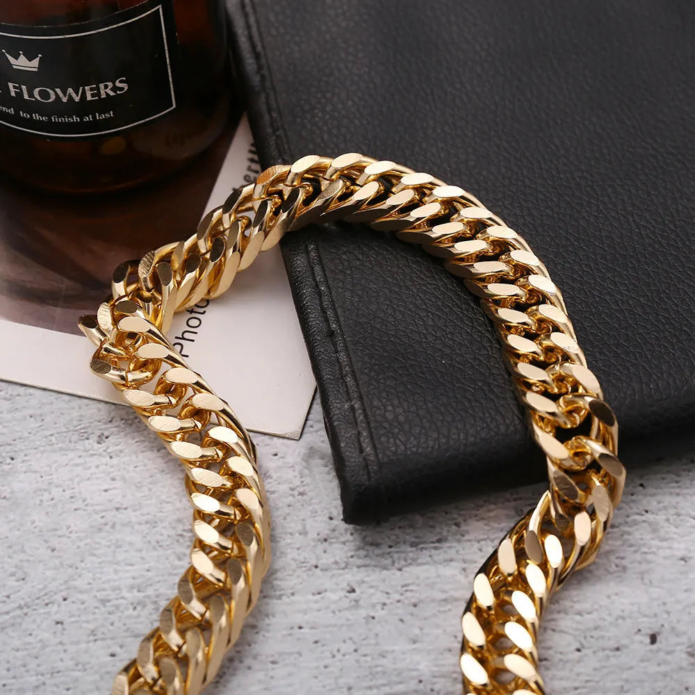 Women's gold thick chain necklace with 32cm length and 6cm pendant drop