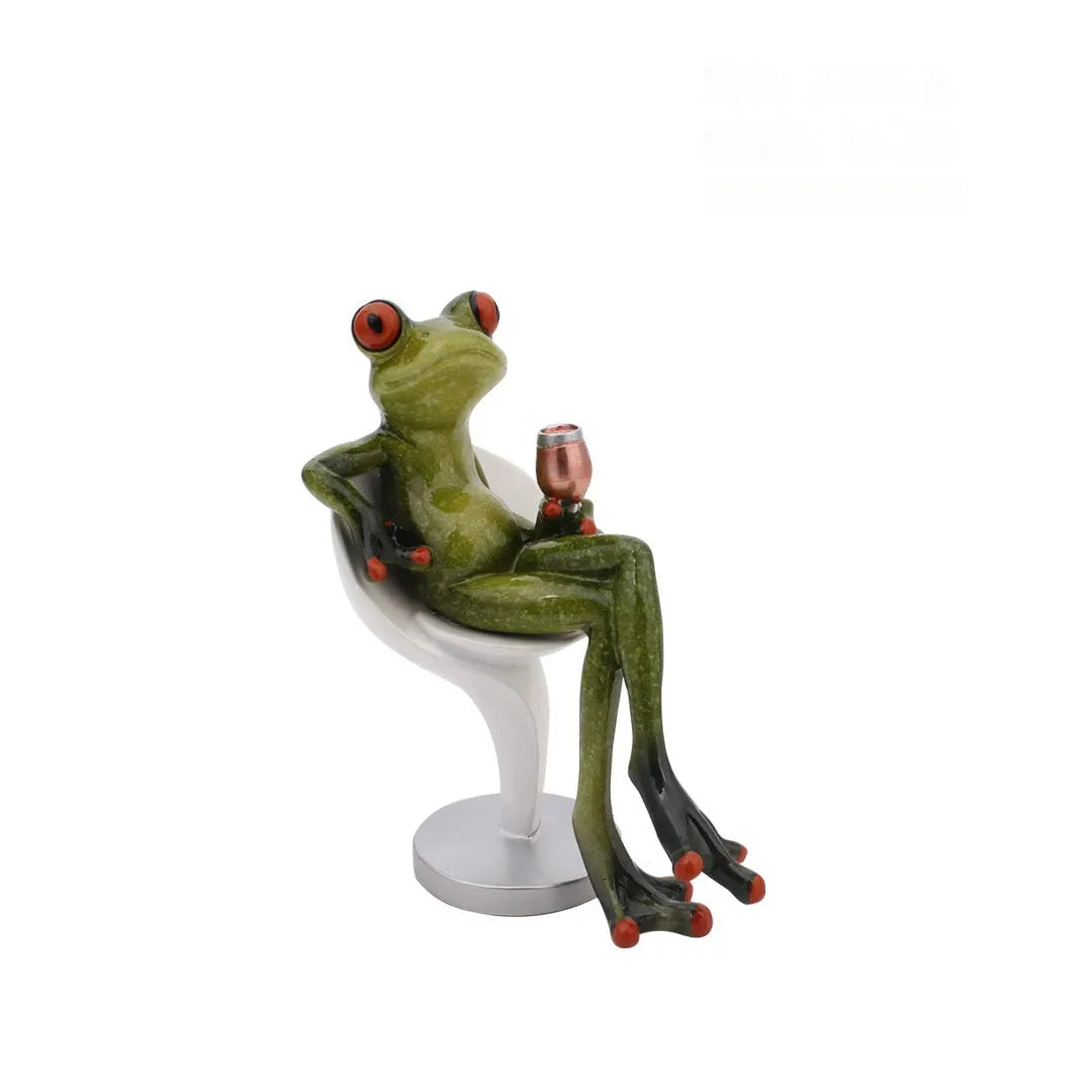 Realistic resin frog decorative ornament for home and garden display in pastoral style