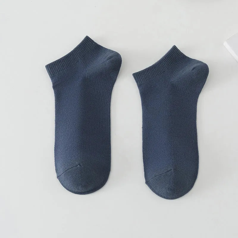 Men's solid colour low-cut polyester boat socks laid flat, showing ankle height and simple design.