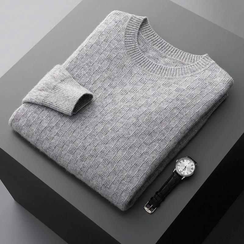 Men's cashmere blend thickened knitted sweater in solid colour with round neck and long sleeves, front view
