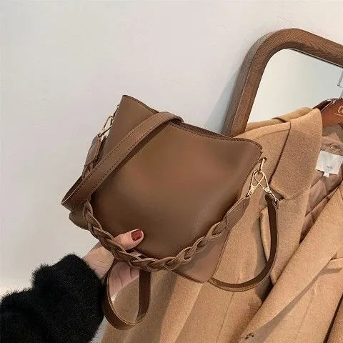 Retro khaki woven PU leather one-shoulder crossbody underarm bucket bag.