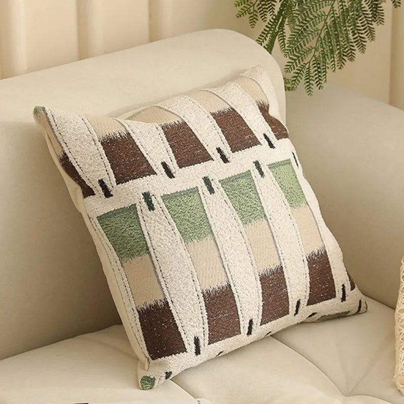 Yarn-dyed jacquard floral pillow cover on a sofa, 45x45cm, in a Nordic retro style.