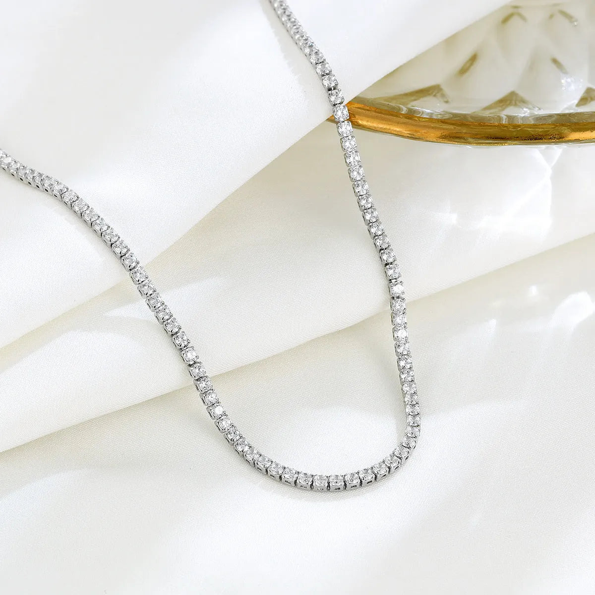 Women's sterling silver necklace with round charm, 925 silver construction with diamond treatment
