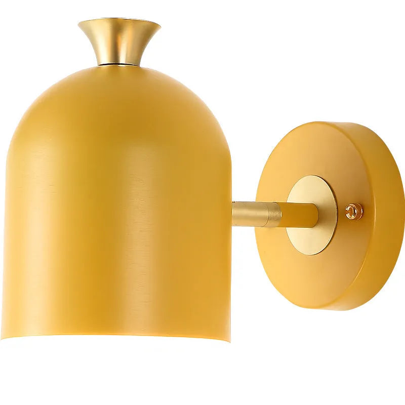 Single-head aluminium LED wall lamp with mirror front panel in bedroom setting