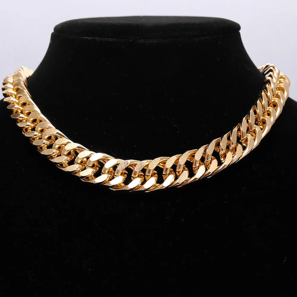 Women's gold thick chain necklace with 32cm length and 6cm pendant drop