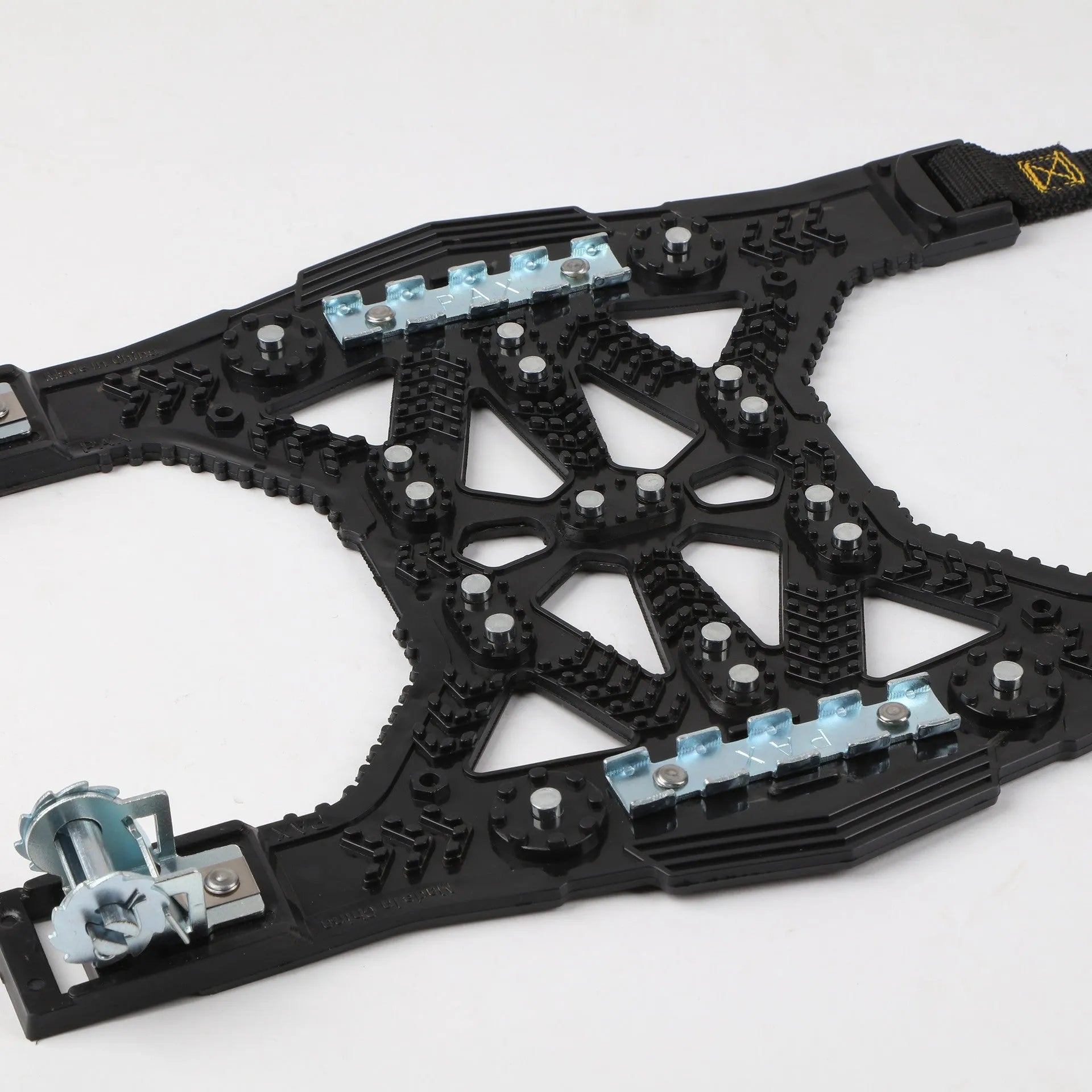 Universal car and SUV anti-skid chain with steel plates, snow shovel, and tools in black or yellow.