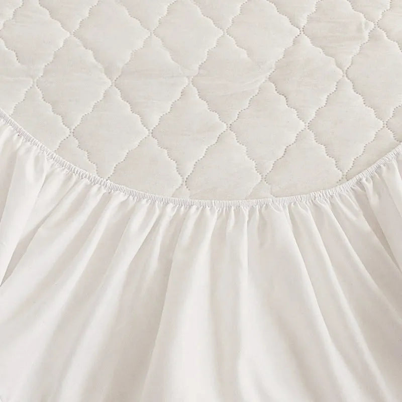 Diamond lattice quilted waterproof mattress protector three-piece set in bamboo fibre