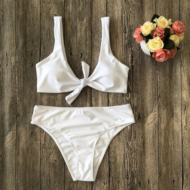 Solid colour bikini set in polyester fabric on a white background.