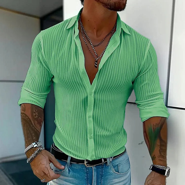 Man wearing a loose fit striped cardigan shirt in British style with a 3D pattern.