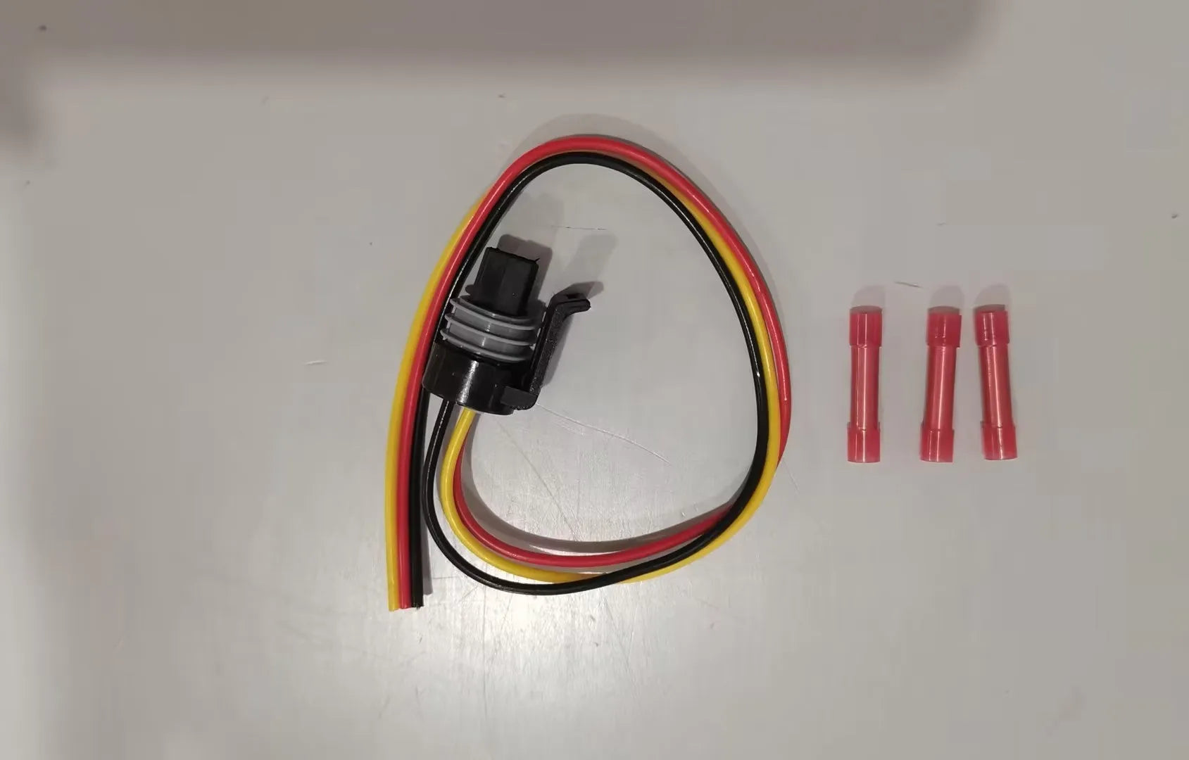 Ford F6TZ-9F838-A fuel pressure sensor with connecting wire for F4 and F6 series vehicles
