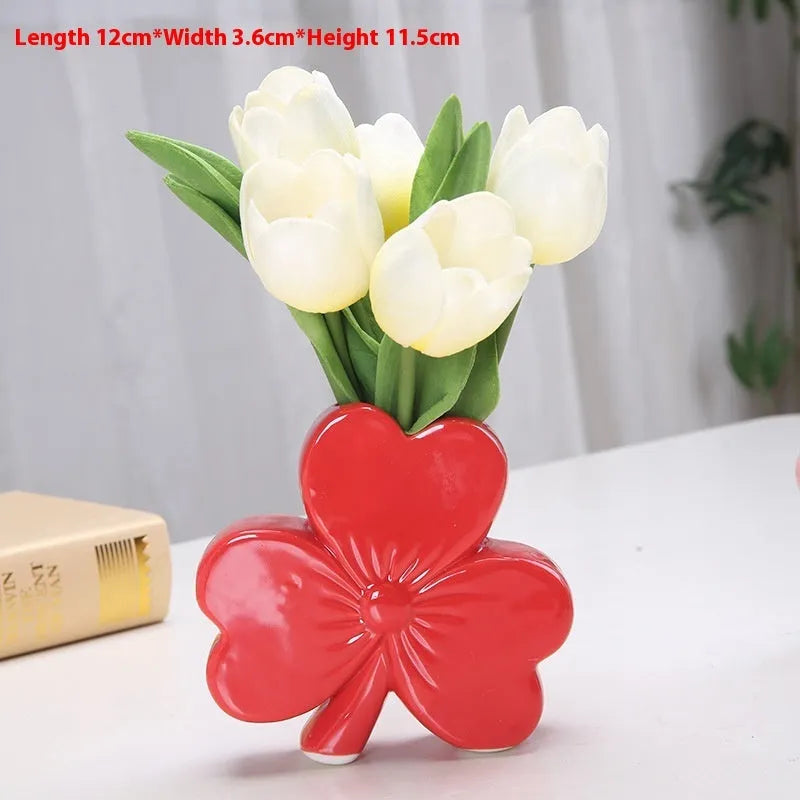 White porcelain clover ceramic vase with European style design for desktop decoration