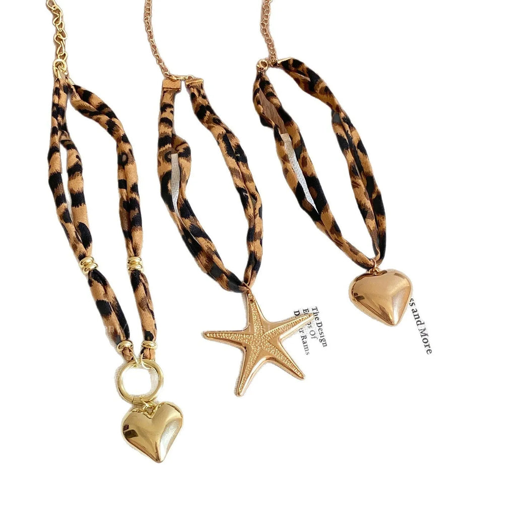 Acrylic retro starfish love necklace with Maillard brown leopard pattern and electroplated finish