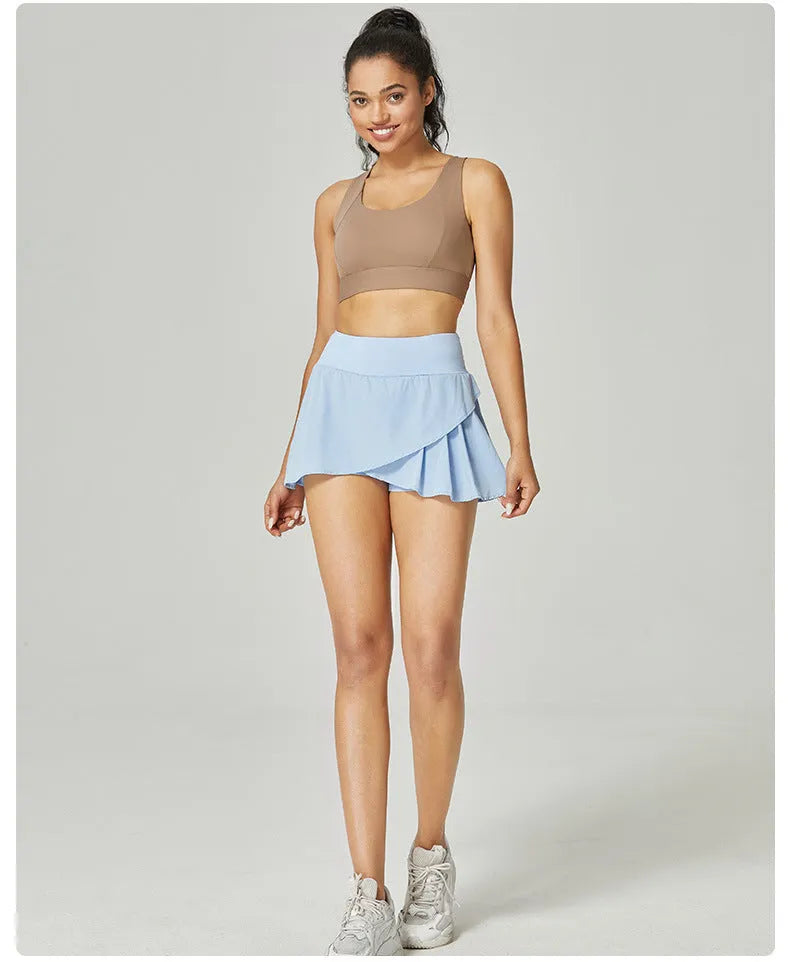 Women's solid colour quick-dry sports shorts in nylon with spandex lining for summer fitness.