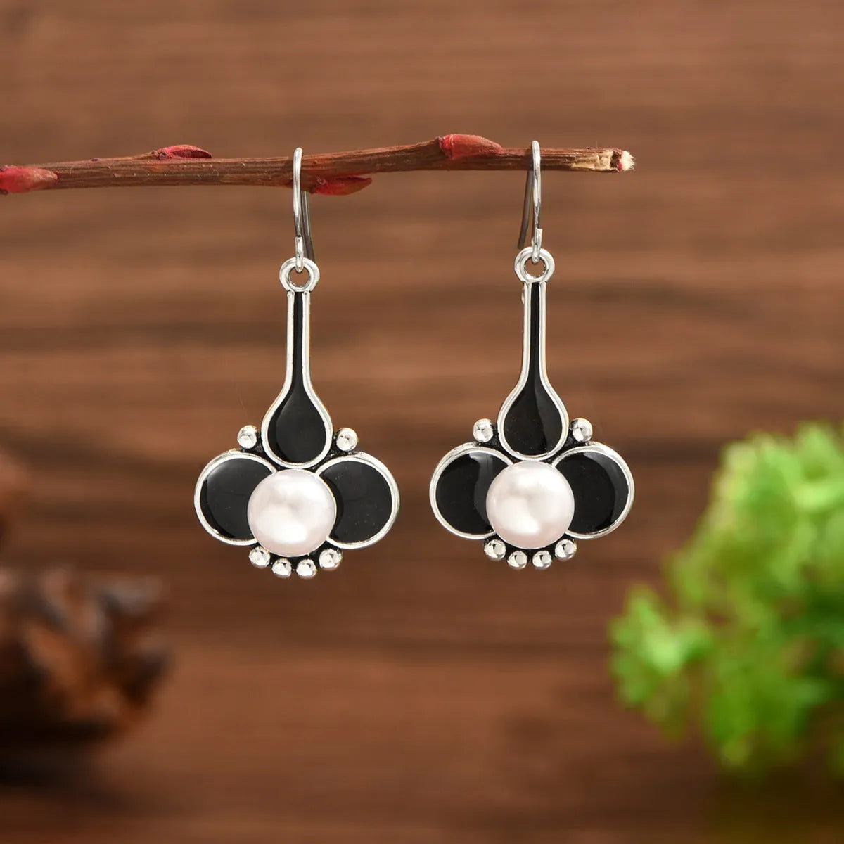Silver retro fashion earrings with electroplated finish and fashion OL style for women