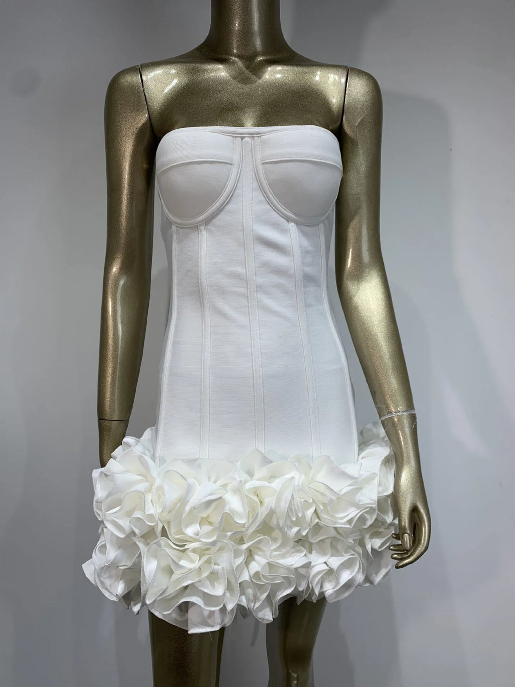 Women's solid colour polyester dress with mid-waist styling in black, red, or white.