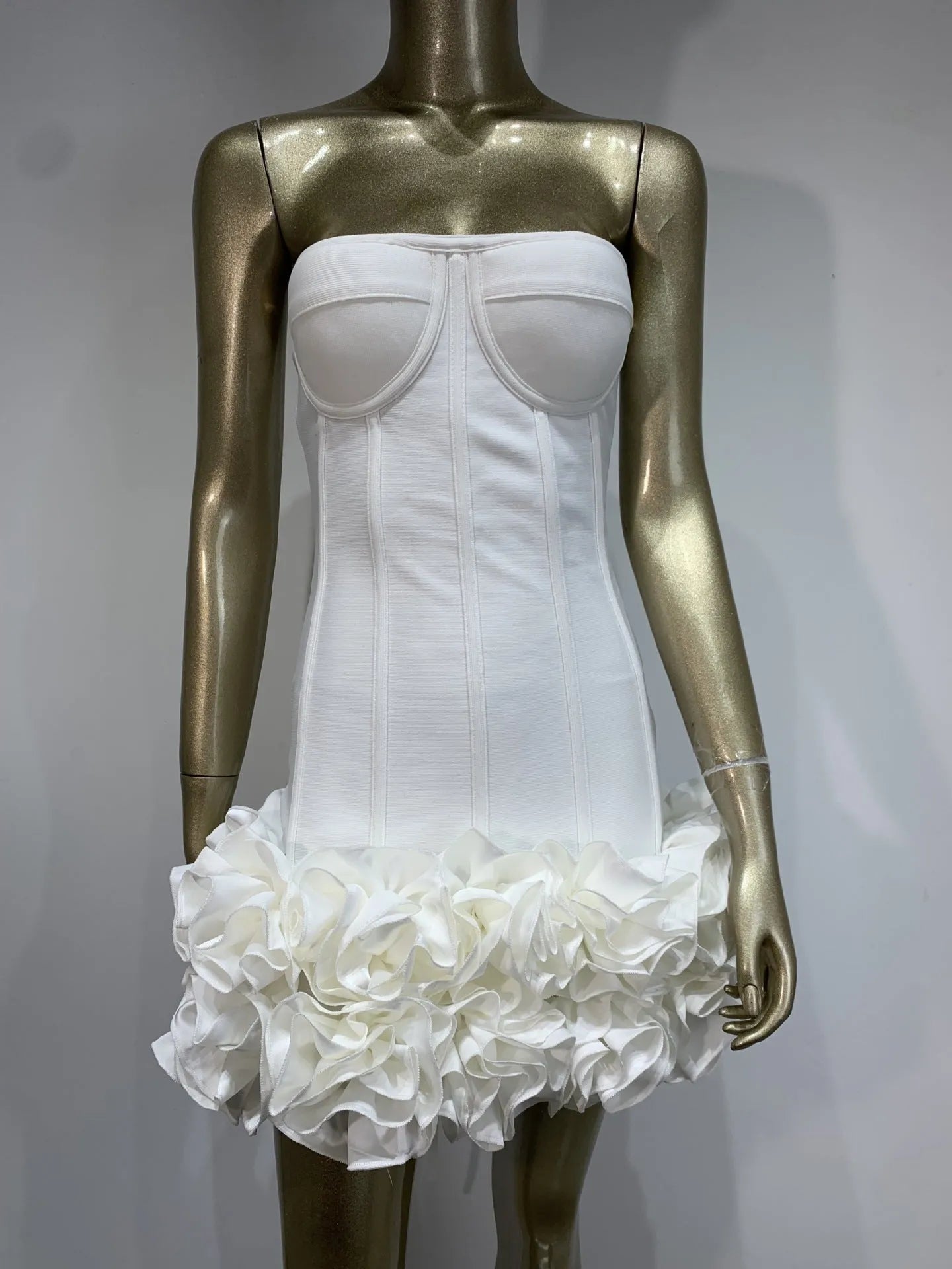 Women's solid colour polyester dress with mid-waist styling in black, red, or white.