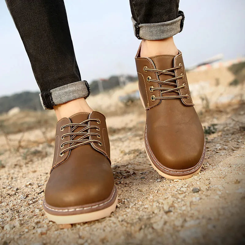 Men's black mid-top tide boots with rubber sole and PU upper in British leather style