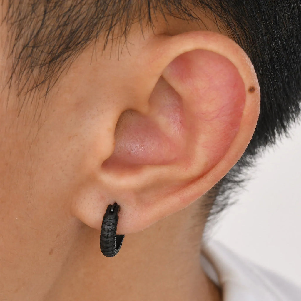 Stainless steel snake pattern earrings in black or gold for hip hop fashion