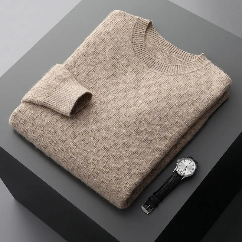 Men's cashmere blend thickened knitted sweater in solid colour with round neck and long sleeves, front view