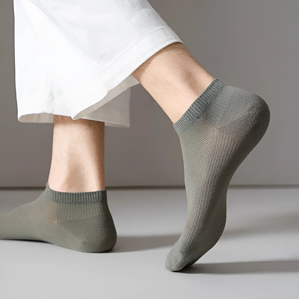 Men's solid colour low-cut polyester boat socks laid flat, showing ankle height and simple design.