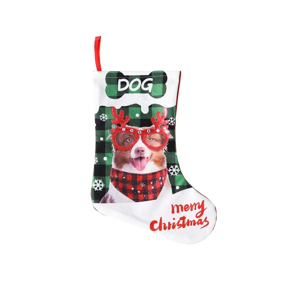 Printed cloth Christmas banner with plaid puppy and cat patterns measuring 26x36cm