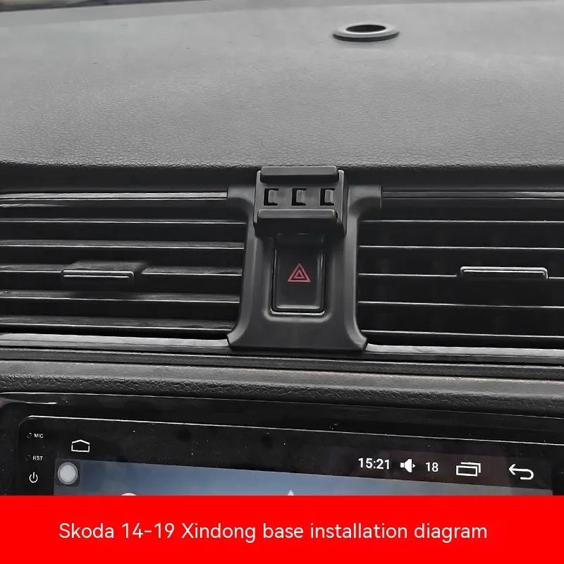 Snap-on car phone bracket mounted on Škoda air vent for mobile phone