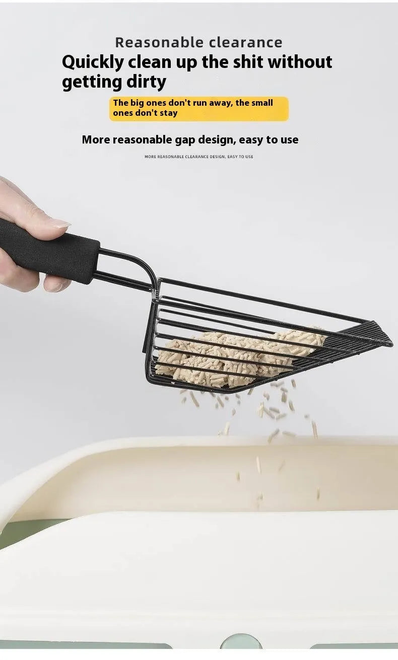 Black metal cat litter scoop with alloy construction and 0.8cm gap between tines