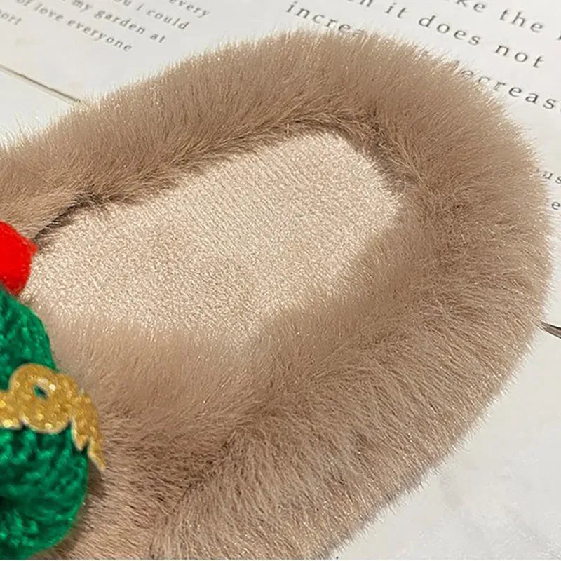 Women's Christmas hat slippers in faux plush with rubber soles and cotton lining