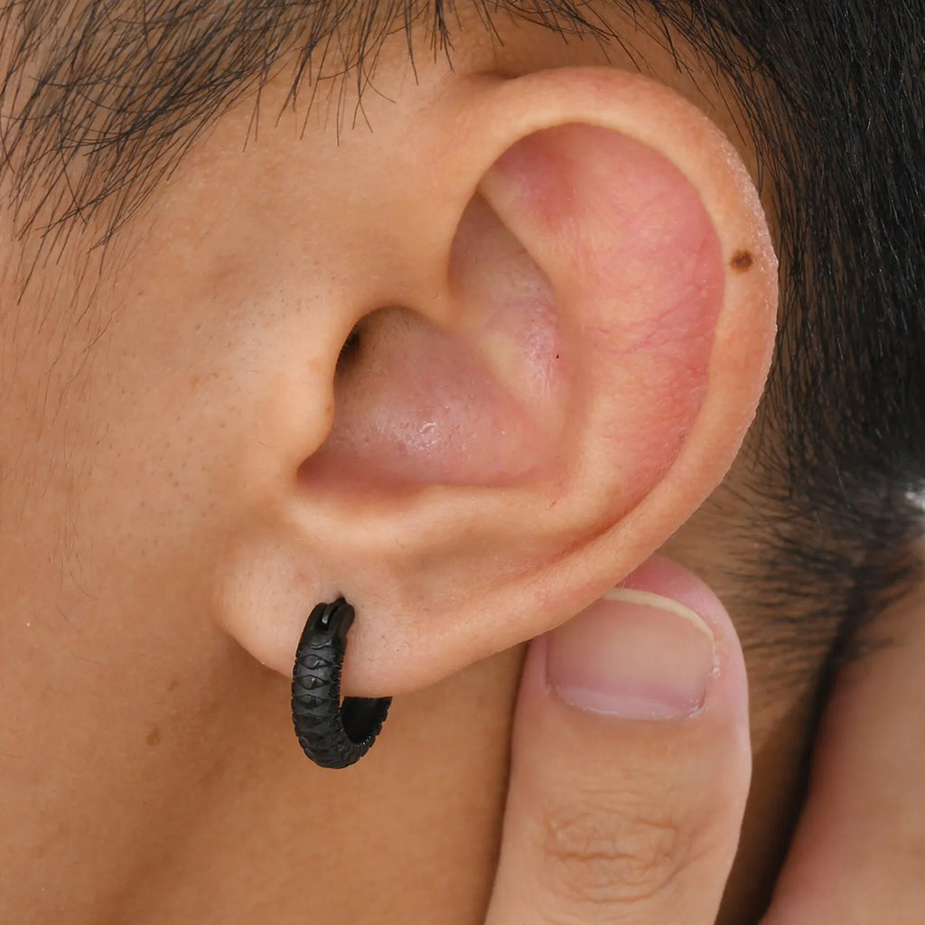 Stainless steel snake pattern earrings in black or gold for hip hop fashion