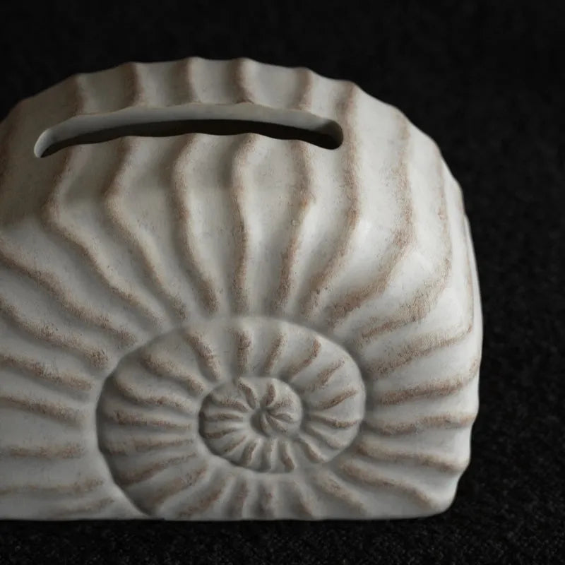 Conch ramble patterned resin tissue box with modern design