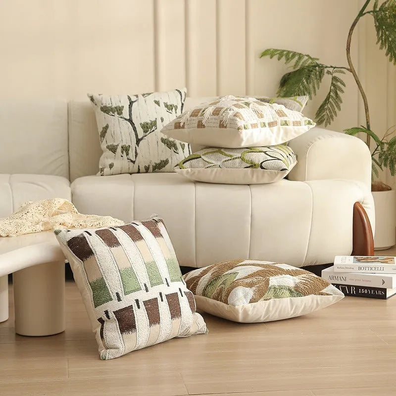 Yarn-dyed jacquard floral pillow cover on a sofa, 45x45cm, in a Nordic retro style.