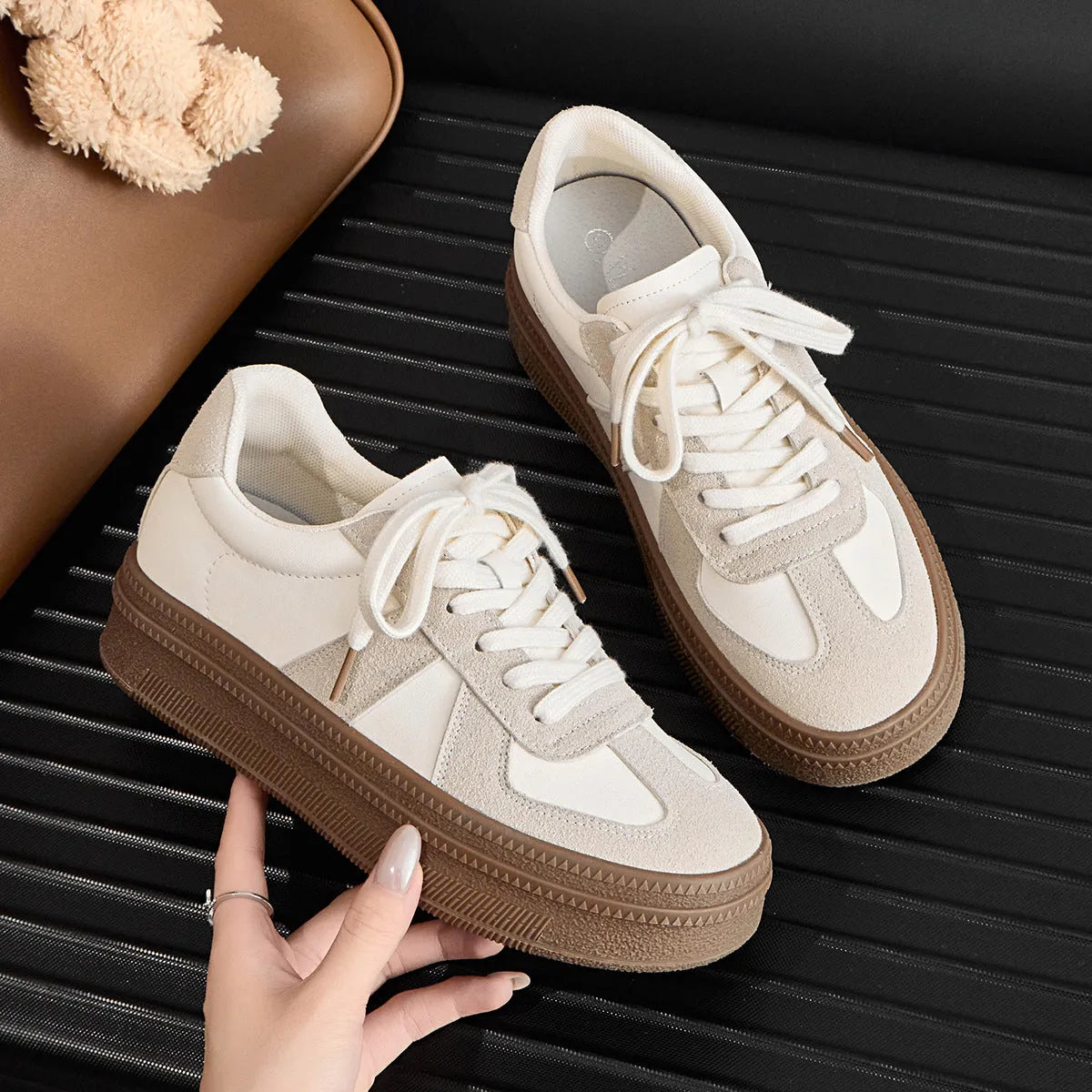 Retro round toe sports board shoes in matte finish with cross shoulder straps