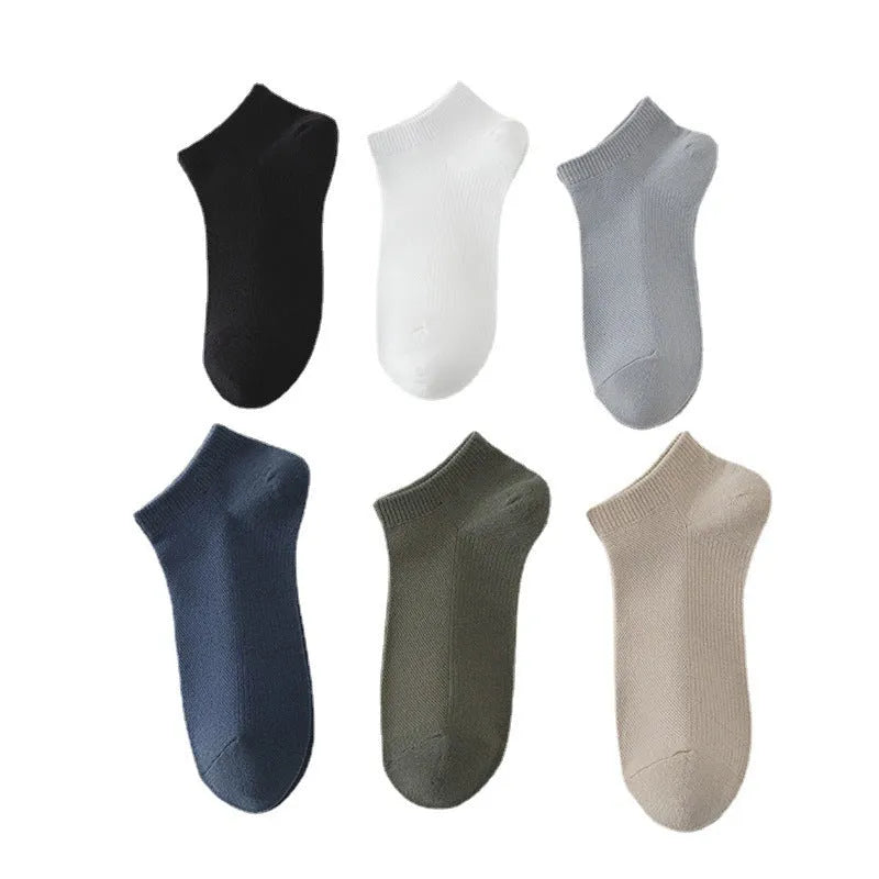 Men's solid colour low-cut polyester boat socks laid flat, showing ankle height and simple design.