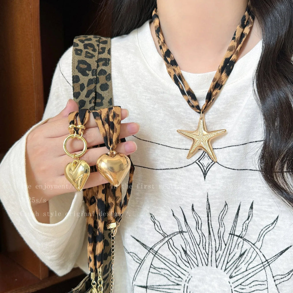Acrylic retro starfish love necklace with Maillard brown leopard pattern and electroplated finish