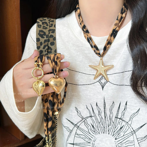 Acrylic retro starfish love necklace with Maillard brown leopard pattern and electroplated finish