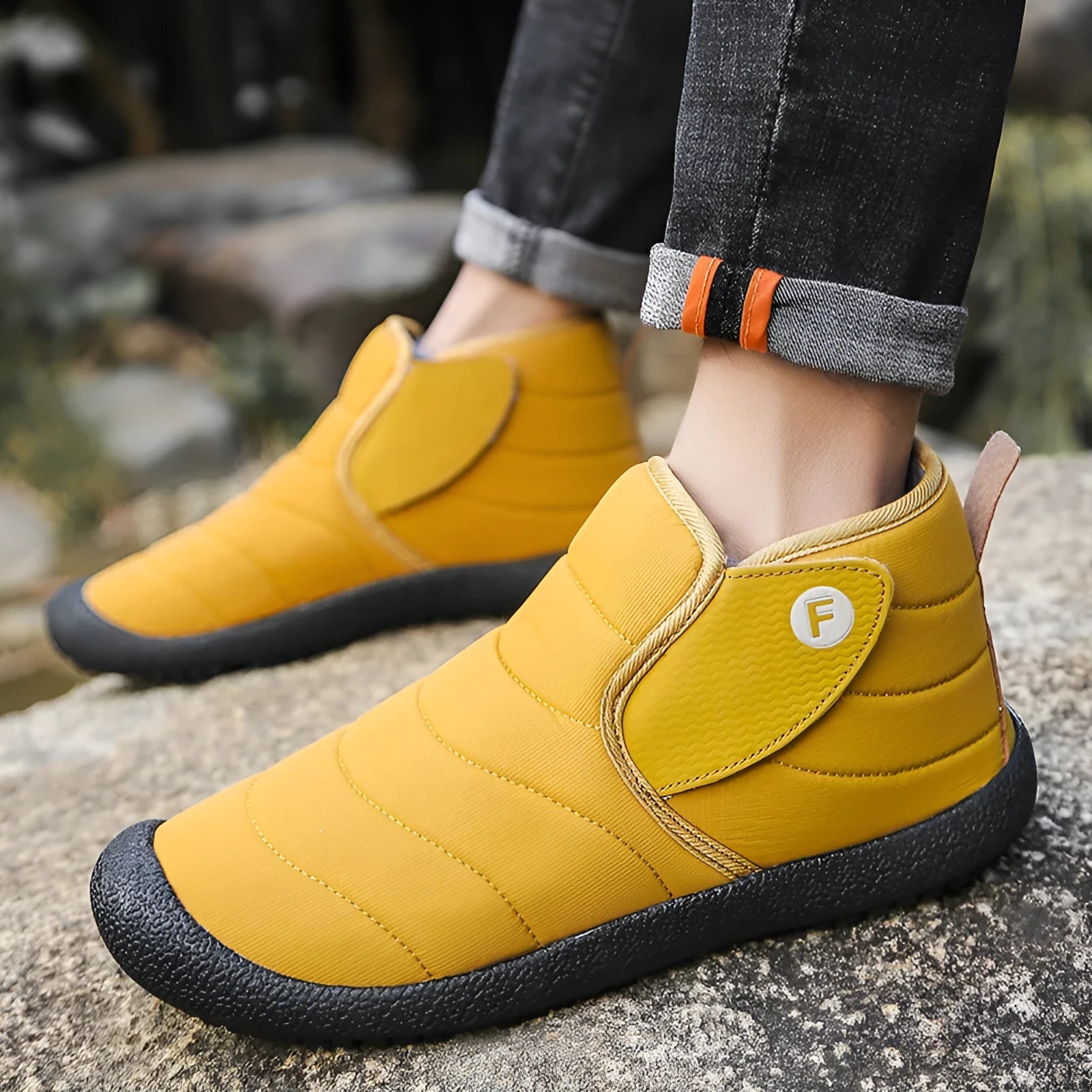 Cotton snow boots with rubber soles and plush lining in various colours