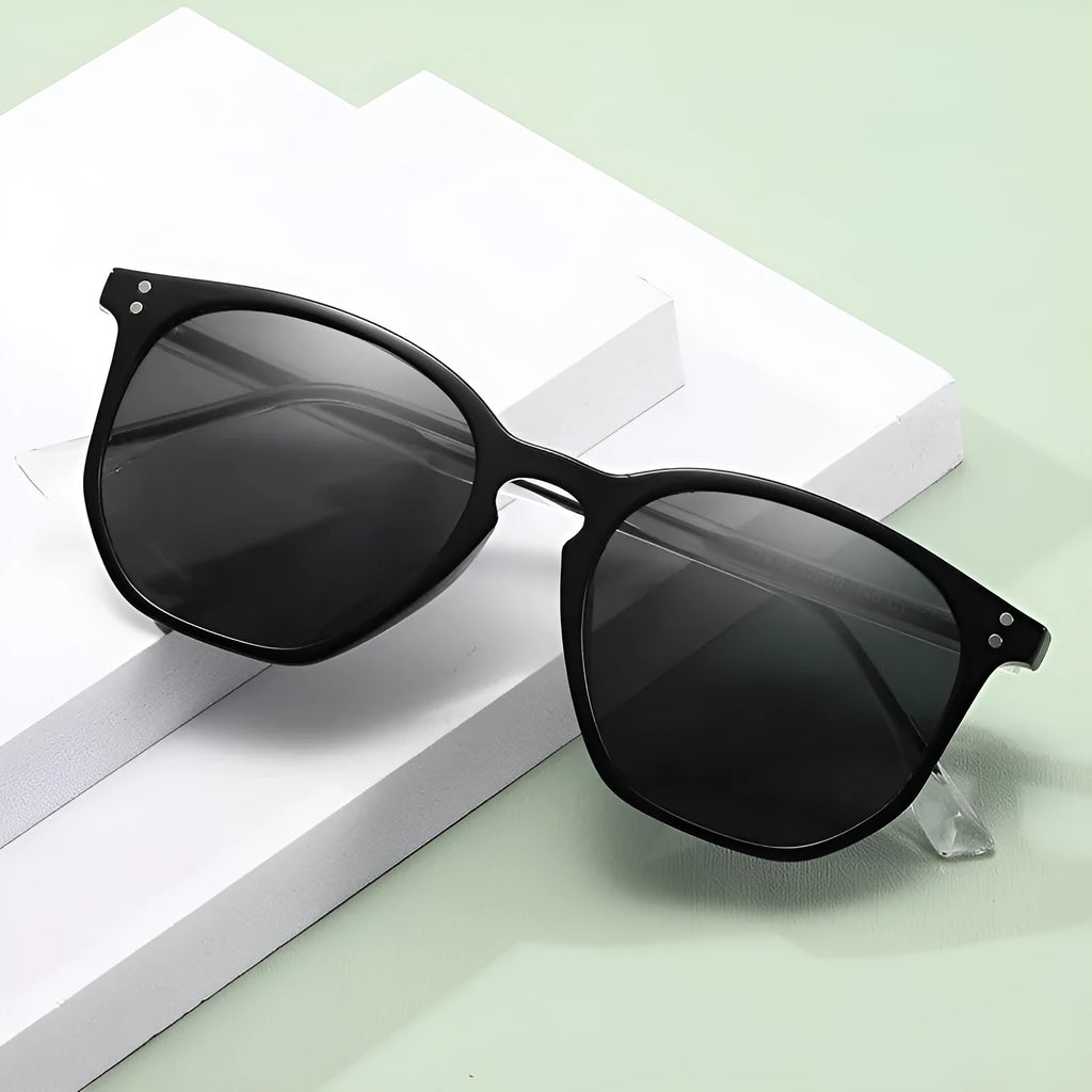 Fashion polarized sunglasses with black and gray TAC lens for women and men