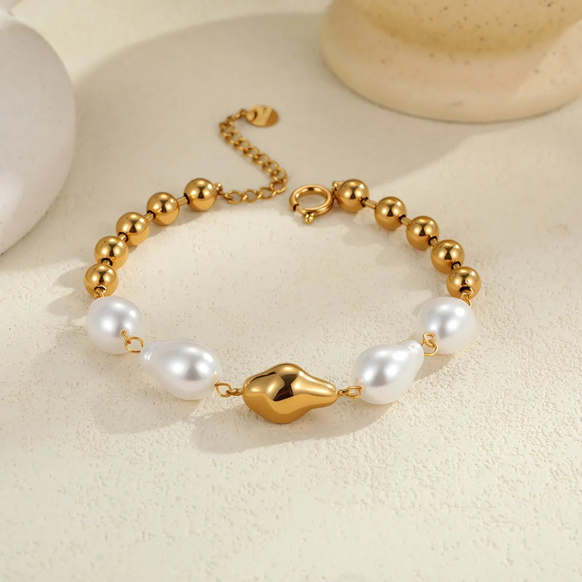 Women's heart shape baroque pearl bracelet with diamond detail in stainless steel 18K electroplated finish